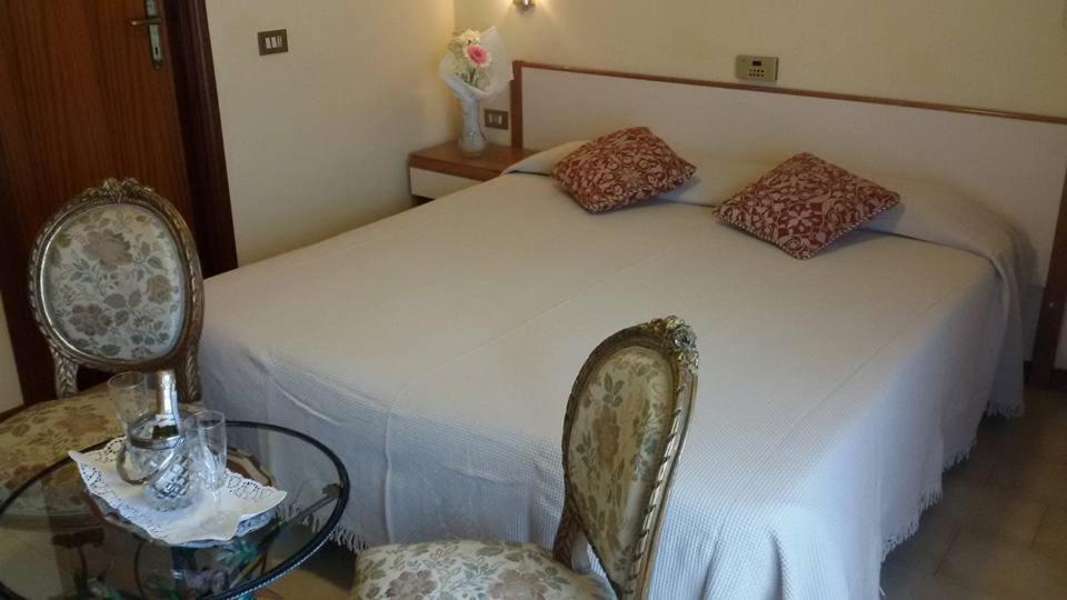 Hotel Le Vigne Contigliano Экстерьер фото